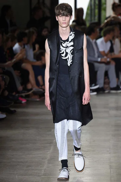 Look 11